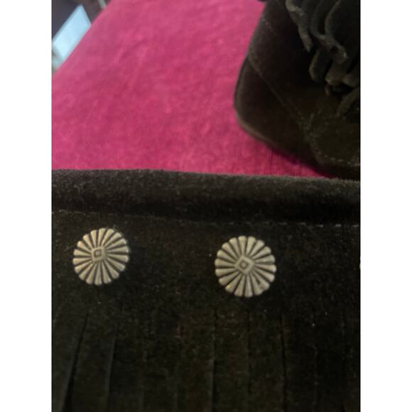 MINNETONKA Suede Fringe Moccasin Ankle Boot Black Size 9 SOUTHWESTERN Shoes - Picture 3 of 5